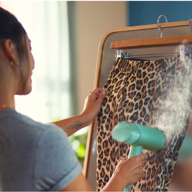 Philips Handheld Garment Steamer for Quick touch up - STH3010/70 - EMP - Image 4