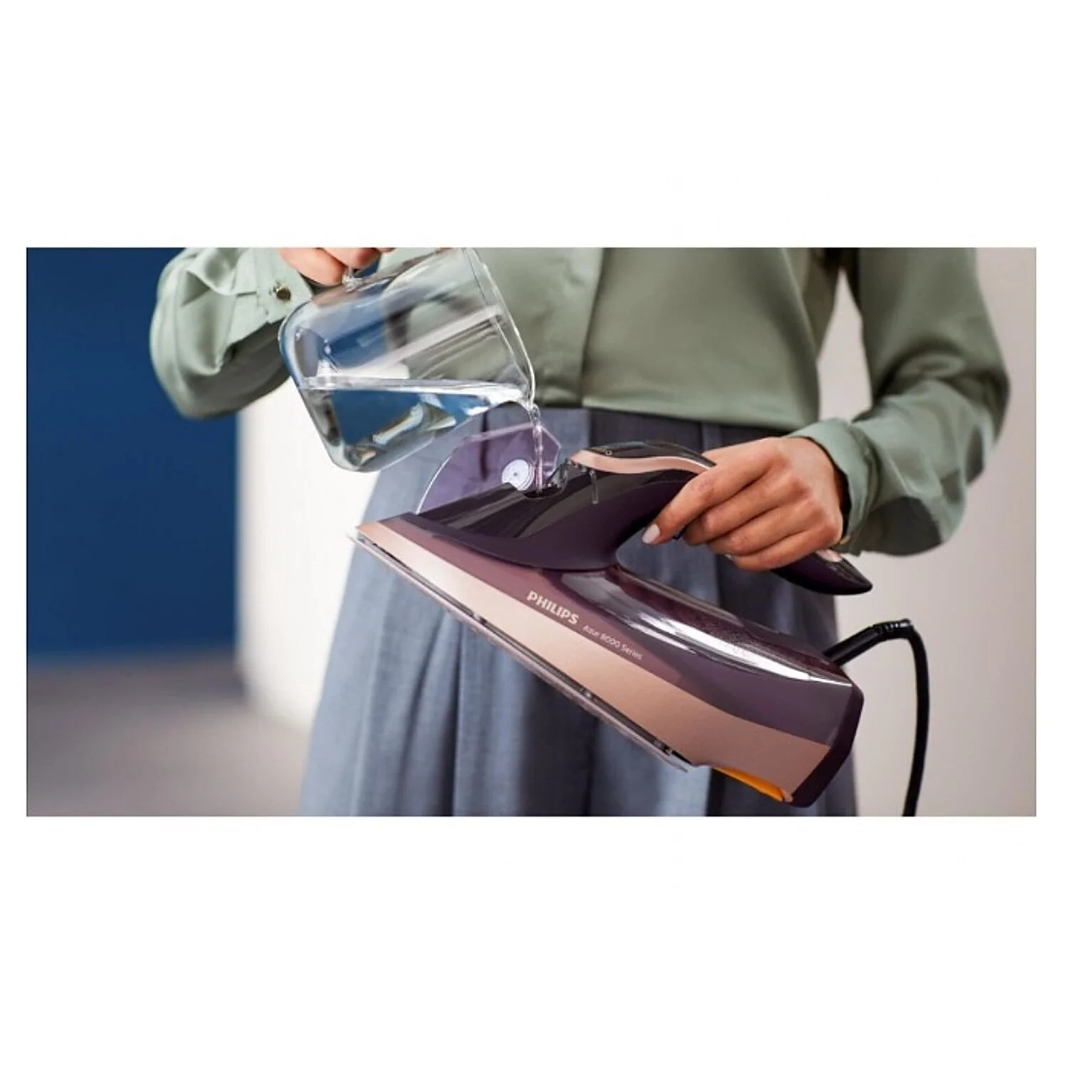 Refurbished Philips Steam Iron With 350 ml water tank and Vertical steam function - DST8040/30 - Image 3